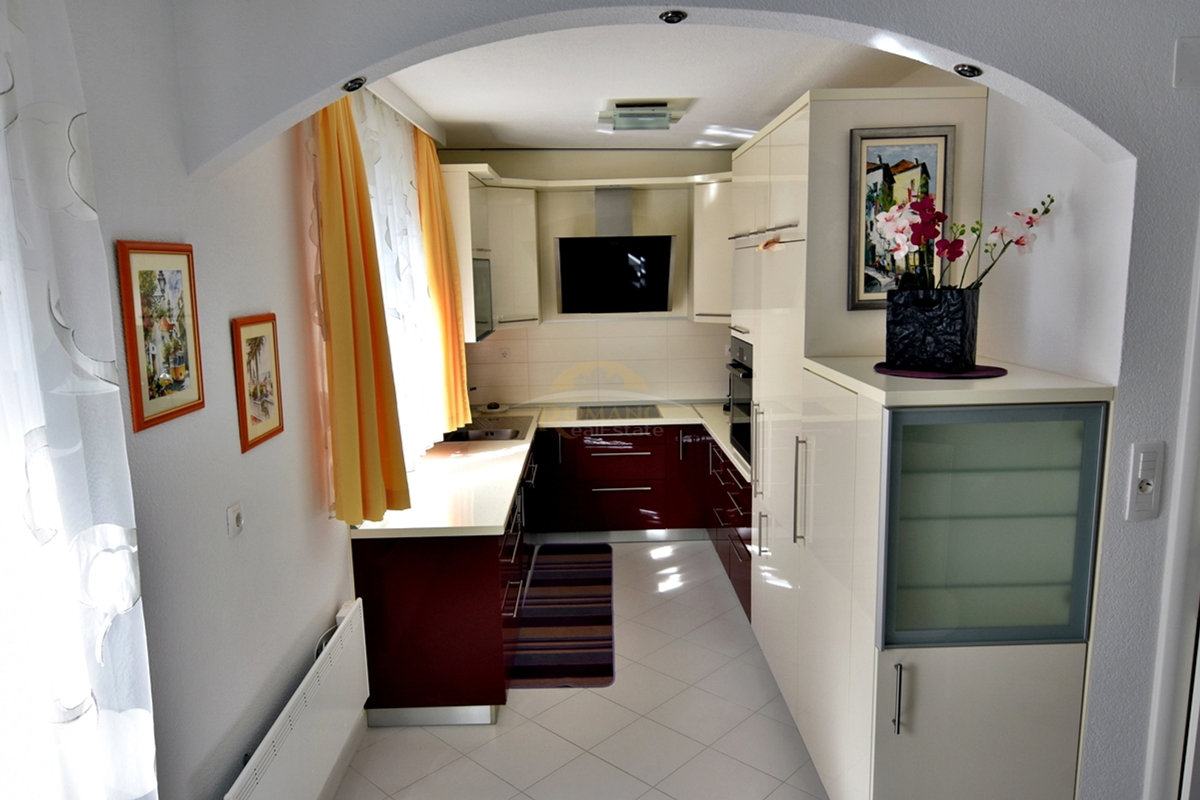 Casa finemente arredata a Čiovo/Okrug Gornji con splendida vista aperta